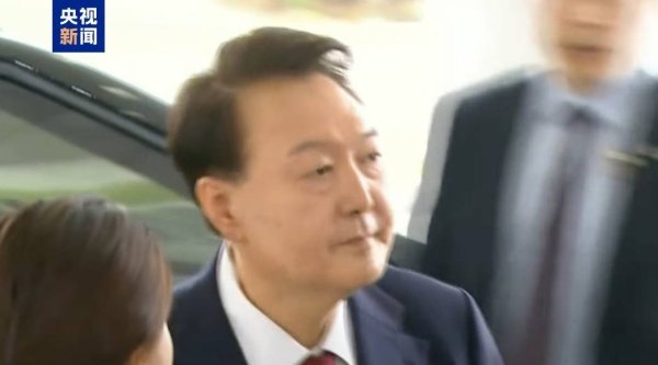 广源优配 韩国前总统尹锡悦抵达特检组 首度出面接受调查