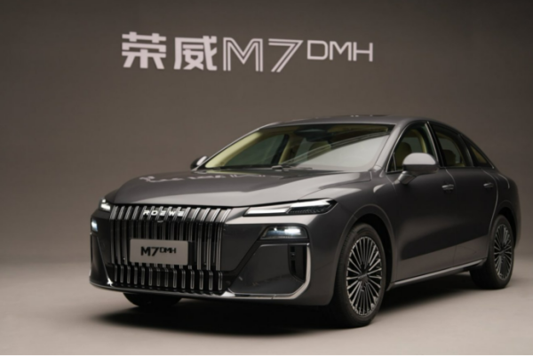 成都赚配网 新政策下，家庭选插混不用愁。8.58万荣威M7 DMH全搞定